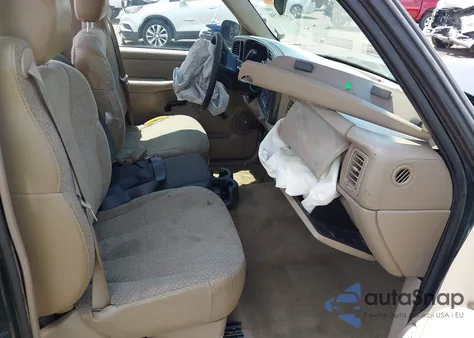 2002 Chevrolet Silverado 1500 из США, поврежденный, VIN 1GCEC14V92Z202004